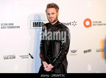 Photo de dossier datée du 09/02/20 de Bobby Berk participant à la soirée de visionnement de la Elton John AIDS Foundation tenue au West Hollywood Park, Los Angeles, Californie, États-Unis. M. Berk a rendu hommage à son père, après avoir annoncé sa mort sur les réseaux sociaux, en disant "Je ne peux pas croire que vous êtes parti". Date de publication : jeudi 10 août 2023. Banque D'Images