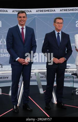 Pedro Sanchez, Premier ministre espagnol et leader du PSOE, et Alberto Nunez Feijoo, leader du Parti populaire, avant un débat préélectoral télévisé à Madrid, Espagne, le lundi 10 juillet 2023. Espagne avec la participation des artistes : Alberto Nunez Feijoo, Pedro Sanchez où : Madrid, Spain quand : 10 Jul 2023 Credit : Oscar Gonzalez/WENN Banque D'Images