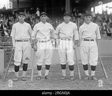 1924 sénateurs de Washington : Ossie Bluege, Roger Peckinpaugh, Bucky Harris, Joe Judge Banque D'Images