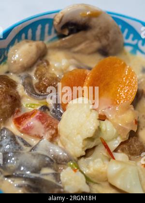 Cuisiné délicieux Tom Kha Gai soupe à la maison pour garder les coûts bas, la nourriture, le dîner Banque D'Images
