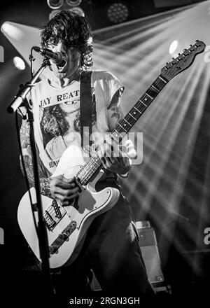 10 août 2023 : Rock City, Nottingham. Événement : les Struts soutenus par +Bad Nerves. Légende:Bad Nerves guitariste photo : Mark Dunn/Alamy Live News (divertissement) Banque D'Images