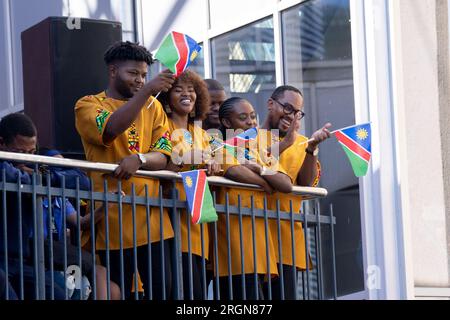 Reportage : la première Dame Jill Biden visite en Afrique (février 2023) - les étudiants écoutent la première Dame Jill Biden prononcer des remarques sur leur potentiel actuel et futur, vendredi 24 février 2023, à l'Université des Sciences et technologies de Namibie à Windhoek, Namibie. Banque D'Images