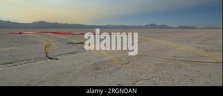 Reportage : Boeing orbital Flight Test-2 Landing (mai 2022) - le parachute Boeing CST-100 Starliner est vu après que le vaisseau spatial a atterri au Space Harbor de White Sands missile Range, le mercredi 25 mai 2022, au Nouveau-Mexique. Banque D'Images