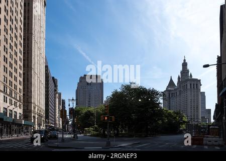 Détail architectural de Lower Manhattan, la partie la plus au sud de Manhattan, quartier central pour les affaires, la culture et le gouvernement à New York Banque D'Images