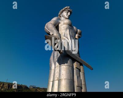 Kartlis Deda, (mère de Kartvel ou mère du géorgien) est un monument de la capitale géorgienne Tbilissi Banque D'Images