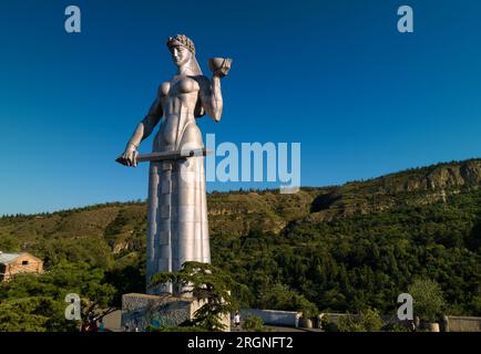 Kartlis Deda, (mère de Kartvel ou mère du géorgien) est un monument de la capitale géorgienne Tbilissi Banque D'Images