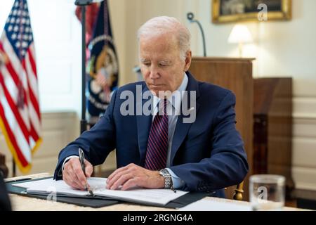 Reportage : Discours sur l'état de l'Union du Président Biden en 2023 - le Président Joe Biden prépare son discours sur l'état de l'Union, mardi 7 février 2023, dans la salle de la carte de la Maison Blanche. Banque D'Images