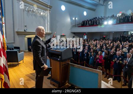 Reportage : événement du 20e anniversaire du Département de la sécurité intérieure (2023) - le président Joe Biden prononce une allocution lors d'un événement commémorant le 20e anniversaire du Département de la sécurité intérieure, le mercredi 1 mars 2023, à la rue DHS Campus d’Elizabeth à Washington, D.C. Banque D'Images