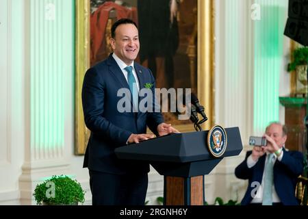 Reportage : St. Patrick's Day at the White House (2023) - le Taoiseach d'Irlande Leo Varadkar prononce un discours à une St. Réception de la fête de Patrick, vendredi 17 mars 2023, dans la salle est de la Maison Blanche. Banque D'Images