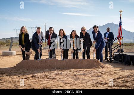 Reportage : Kamala Harris à la cérémonie d'inauguration de la sous-station de Delaney (2023) - la vice-présidente Kamala Harris assiste à une inauguration de la ligne de transmission, jeudi 19 janvier 2023, à la sous-station de Delaney à Tonopah, Arizona. Banque D'Images