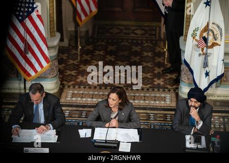 Reportage : la vice-présidente Kamala Harris assiste à un événement de lancement de l'avant en Amérique centrale, le lundi 6 février 2023, dans la salle des traités indiens du bâtiment du bureau exécutif Eisenhower à la Maison Blanche. Banque D'Images