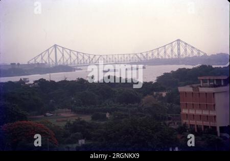 Howda Bridge, pont en cantilever équilibré, mis en service en 1943, au-dessus de la rivière Hooghly, Bengale occidental, Calcutta, Inde Banque D'Images