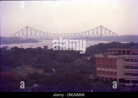 Howda Bridge, pont en cantilever équilibré, mis en service en 1943, au-dessus de la rivière Hooghly, Bengale occidental, Calcutta, Inde Banque D'Images