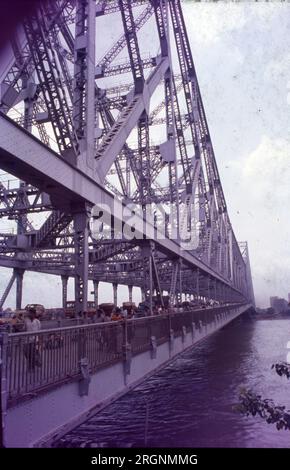 Howda Bridge, pont en cantilever équilibré, mis en service en 1943, au-dessus de la rivière Hooghly, Bengale occidental, Calcutta, Inde Banque D'Images