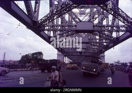 Howda Bridge, pont en cantilever équilibré, mis en service en 1943, au-dessus de la rivière Hooghly, Bengale occidental, Calcutta, Inde Banque D'Images