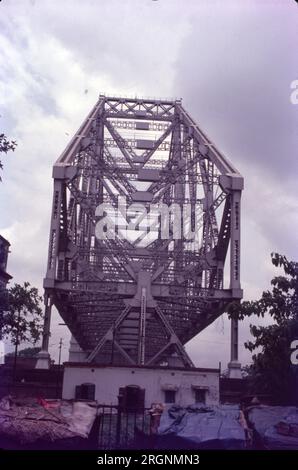 Howda Bridge, pont en cantilever équilibré, mis en service en 1943, au-dessus de la rivière Hooghly, Bengale occidental, Calcutta, Inde Banque D'Images