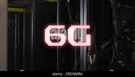 Image d'une bannière de texte 6g contre une salle de serveurs vide Banque D'Images
