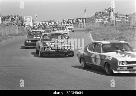 Course Levis Challenge Cup sur le circuit de Zandvoort (Europcup pour les voitures de tourisme), Hezemans en action avec BMW-alpina (numéro 11) ; ca. Août 1972 Banque D'Images