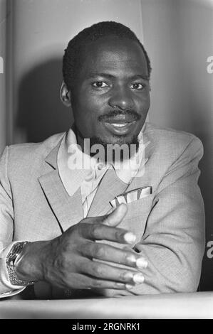 Joaquim Chissano, représentant du FRELIMO (Front de libération du Mozambique) en Tanzanie à Schiphol ca. Août 1972 Banque D'Images