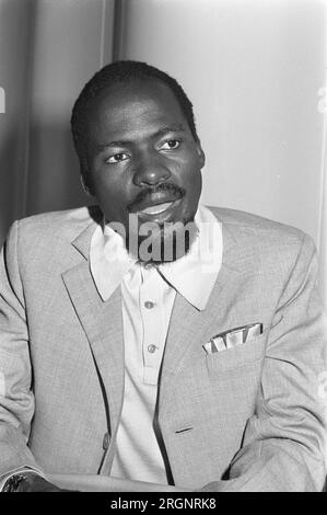 Joaquim Chissano, représentant du FRELIMO (Front de libération du Mozambique) en Tanzanie à Schiphol ca. Août 1972 Banque D'Images