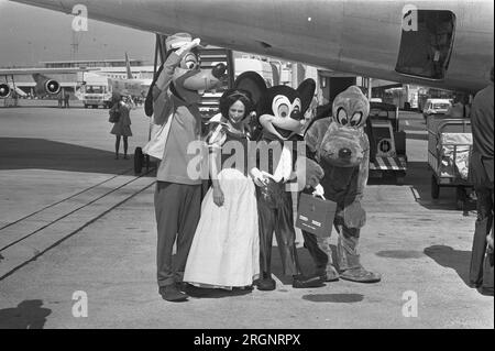 Mickey Mouse à Schiphol, Mickey Mouse, Dingo, Pluton et Snow White personnages ; ca. Août 1972 Banque D'Images