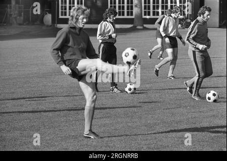 Entraînement de l'équipe nationale néerlandaise à Zeist ca. Août 1972 Banque D'Images