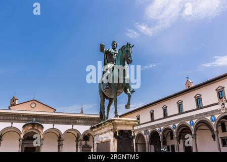Statue de Ferdinando I sur la Piazza SS Annunziata, Florence, Toscane, Italie Banque D'Images