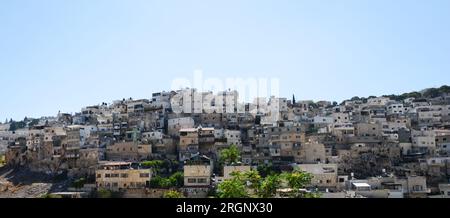 Une vue du quartier palestinien de Ras al-Amud à Jérusalem-est depuis le site archéologique de la ville de David. Banque D'Images