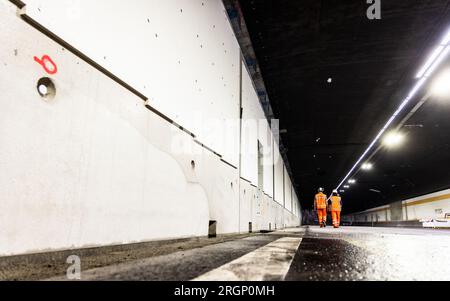 HEINENOORD - les employés de Rijkswaterstaat effectuent des travaux dans le tunnel Heinenoordtunnel. En raison d'une rénovation, le tunnel de l'autoroute A29 sera complètement fermé. ANP JEFFREY GROENEWEG pays-bas sorti - belgique sorti Banque D'Images