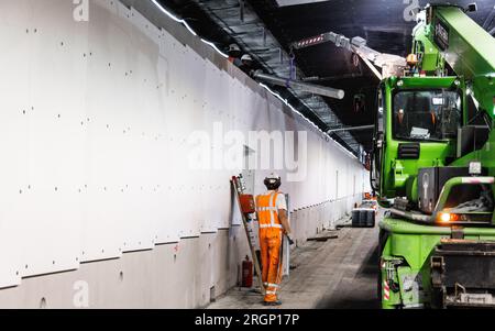 Les employés de HEINENOORD - Rijkswaterstaat effectuent des travaux dans le tunnel Heinenoord. En raison d'une rénovation, le tunnel de l'autoroute A29 sera complètement fermé. ANP JEFFREY GROENEWEG pays-bas sorti - belgique sorti Banque D'Images