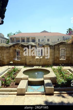Une petite fontaine d'eau près de l'entrée de la Citadelle près de la porte de Jaffa dans la vieille ville de Jérusalem, Israël. Banque D'Images