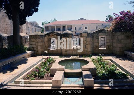 Une petite fontaine d'eau près de l'entrée de la Citadelle près de la porte de Jaffa dans la vieille ville de Jérusalem, Israël. Banque D'Images