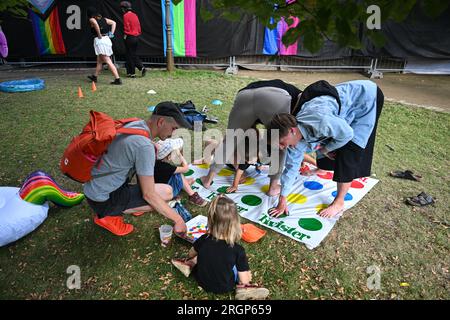 Prague, République tchèque. 10 août 2023. Le festival LGBT Prague Pride s'est poursuivi avec un après-midi familial sur l'île Strelecky à Prague, en République tchèque, le 10 août 2023. Crédit : Michal Kamaryt/CTK photo/Alamy Live News Banque D'Images