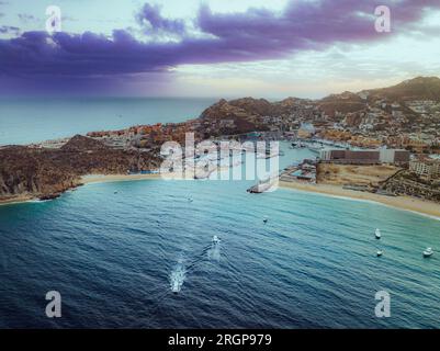 Vue sur la marina de Cabo avec bateaux et yachts, Basse-Californie Banque D'Images