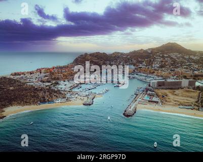 Vue sur la marina de Cabo avec bateaux et yachts, Basse-Californie Banque D'Images