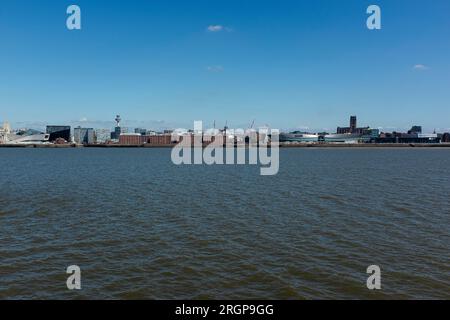 Rivière Mersey regardant vers Liverpool depuis Birkenhead Banque D'Images