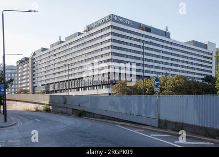 Novotel Hotel at the Hammersmith Flyover London Banque D'Images