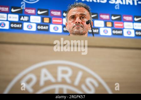 Poissy, France, France. 11 août 2023. Luis ENRIQUE du PSG lors d'une conférence de presse au Paris Saint-Germain au Campus PSG le 11 août 2023 à Poissy près de Paris, France. (Image de crédit : © Matthieu Mirville/ZUMA Press Wire/Alamy Live News) USAGE ÉDITORIAL SEULEMENT! Non destiné à UN USAGE commercial ! Banque D'Images