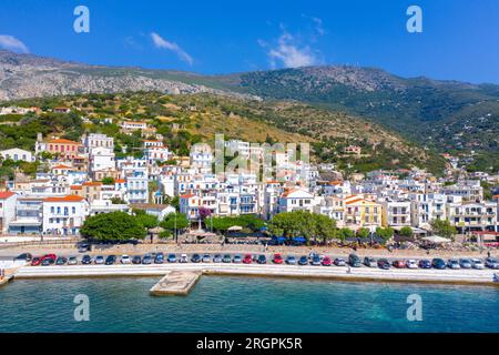 Le village d'Agios Kirikos est la capitale de l'île d'Ikaria, en Grèce. Banque D'Images