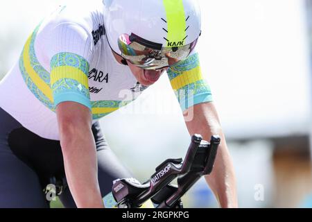 Glasgow, Royaume-Uni. 11 août 2023. L'australien Oscar Chamberlain franchit la ligne d'arrivée du contre-la-montre masculin junior aux Championnats du monde UCI Cyclisme, à Glasgow, en Écosse, vendredi 11 août 2023. UCI organise les mondes avec toutes les disciplines cyclistes, cyclisme sur route, cyclisme en salle, VTT, course BMX, paracyclisme sur route et paracyclisme intérieur, à Glasgow du 03 au 13 août. BELGA PHOTO DAVID PINTENS crédit : Belga News Agency/Alamy Live News Banque D'Images