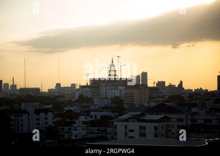 Vues sur les gratte-ciel de la ville à Bangkok en Thaïlande. Banque D'Images