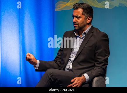 Édimbourg, Royaume-Uni. 11 août 2023 photo : le Premier ministre de l'Écosse et leader du SNP Humza Yousaf MSP est interviewé par le présentateur LBC Iain Dale au Edinburgh Fringe. Interrogé sur Angus Brendan McNeill quittant le SNP, Yousaf a déclaré : «nous ne pouvons pas choisir et choisir quand devenir membre du SNP. C’est à l’électorat de décider ». Crédit : Rich Dyson/Alamy Live News Banque D'Images