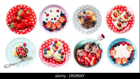 Ensemble de desserts isolés ou de collations avec des baies fraîches. Yaourt grec, tranche de gâteau, crème glacée, cupcakes avec fromage à la crème et cheesecake. Des idées pour moi Banque D'Images