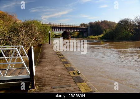 Crue dans la rivière Avon près de Keynsham, Bristol. Banque D'Images