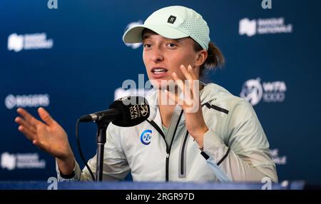 Montréal, Canada, le 9 août 2023, IgA Swiatek de Pologne parle aux médias après la deuxième ronde du tournoi de tennis Omnium Banque nationale, WTA 1000 2023, le 9 août 2023 à Montréal, Canada Banque D'Images