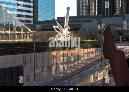 De nombreux espaces publics à Los Angeles, en Californie, présentent des œuvres d'art. Ici, la sculpture Ulysse d'Alexander Liberman de 1988 (CTK photo/Pavel Vesely) Banque D'Images