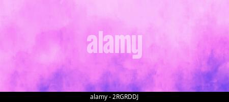 Texture dégradé d'aquarelle rose et violette douce avec des nuages brumeux de rêve et un fond artistique doux. Banque D'Images