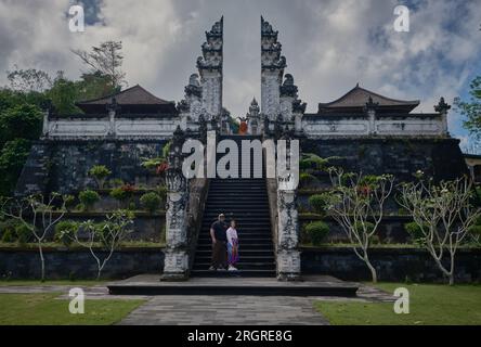 Porte du ciel Temple Lempuyang dans Karangasem Regency, Bali indonésie, cluster de temples Bali sur le mont Lempuyang. Banque D'Images