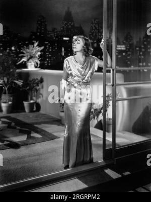 Hollywood, Californie : vers 1931 l'actrice Greta Garbo dans une scène du film, "Susan Lennox-her Fall and Rise". Banque D'Images
