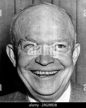 Washington, D.C. : 9 février 1955 Un portrait du président Dwight D. Eisenhower avec son célèbre sourire Ike. Banque D'Images